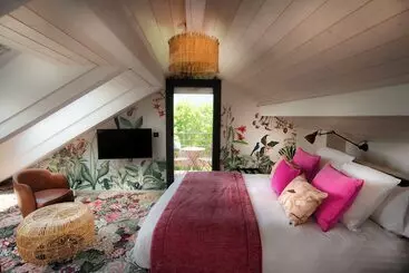 فندق Les Tresoms Lake And Spa Resort