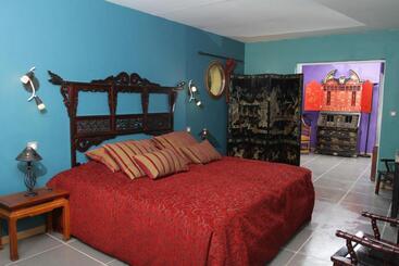 هتل Mas De La Chapelle