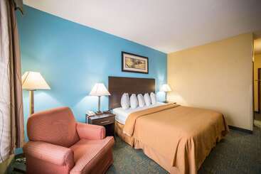 בית מלון כפרי Quality Inn Litchfield Route 66