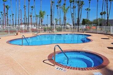 منتجع Victoria Palms Inn & Suites