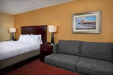 هتل Hampton Inn Newport Newsyorktown