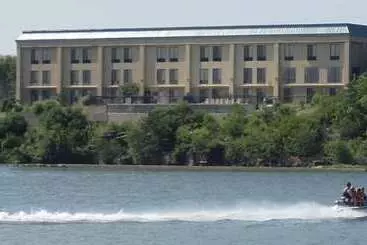 בית מלון כפרי Hidden Falls Inn