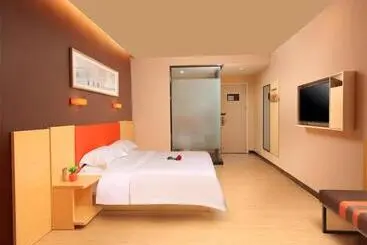 هتل 7days Premium Jinan West Railway Station Branch