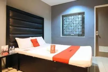 ホテル Reddoorz @ P Florentino Street Sampaloc Manila