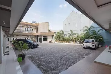 Hotel Reddoorz Plus Syariah @ Tuparev Cirebon 3