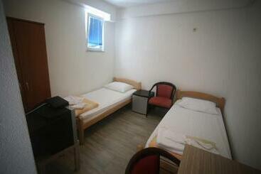 پانسیون Twin Room Zadar   Diklo 16023d