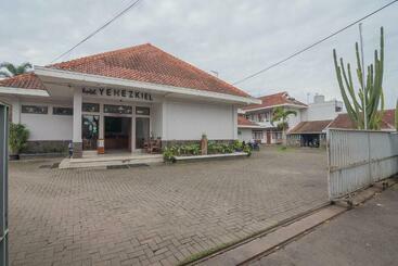 Yehezkiel Hotel Lembang Mitra Reddoorz