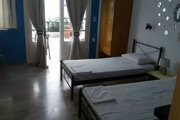 Hostel John Galouzis Studios