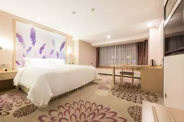 Lavande Hotel Heyuan Wanlong City