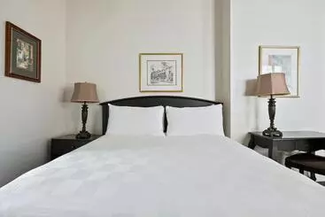 هتل Historic Streetcar Inn