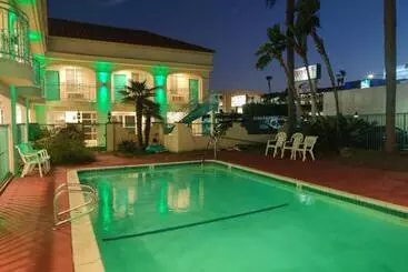 Otel Lyfe Inn & Suites By Aga  Lax Airport