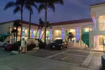 Otel Lyfe Inn & Suites By Aga  Lax Airport