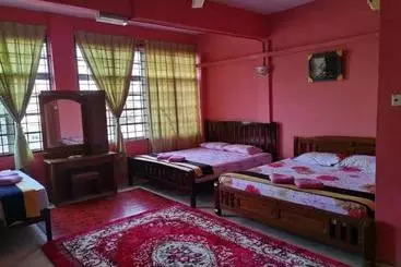 ホテル Spot On 90049 Saba Inn