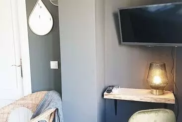 Pensió Carmen Rooms    Boutique B&b By The Sea