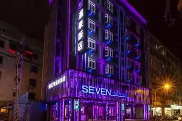هاستل Seven Fukun