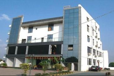 فندق Vaibhav Highway Inn