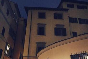 پانسیون Domus Plaza