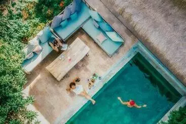 リゾートホテル Flowers & Fire Yoga Garden