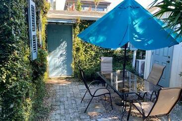 호스텔 Antonine Apartment Upper Garden District