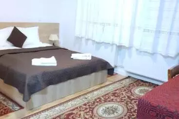 Pensione Casa Cu Pridvor