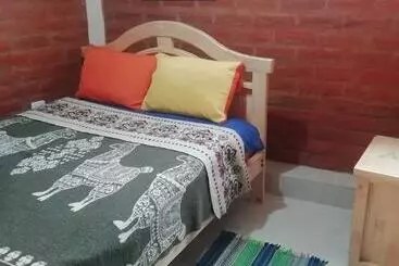 تختخواب و صبحانه Hostal La Casa Amarilla City
