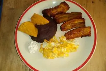 هتل Y Restaurante Playa Linda