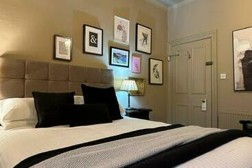 ベッドアンドブレックファースト 1869   Room Only Boutique Townhouse