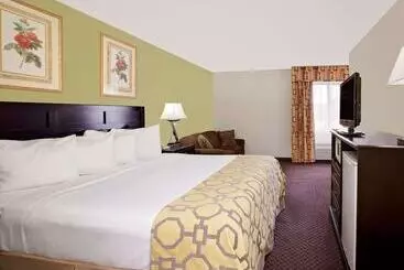 בית מלון כפרי Baymont By Wyndham Battle Creek Downtown