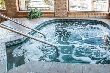 Отель Quality Inn Central Wisconsin Airport