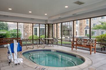 Отель Staybridge Suites Allentown Airport Lehigh Valley, An Ihg