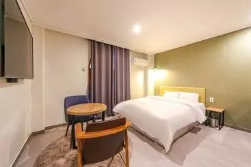 Zeus Motel
