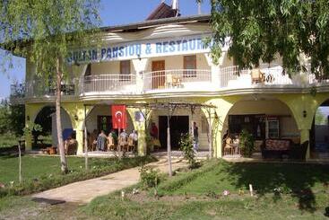 Hotel Sultan Pansion Bird Paradise