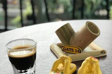 Пансион Gate 14 Inn