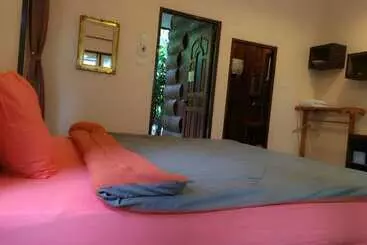 Hotelli Amphawa Club