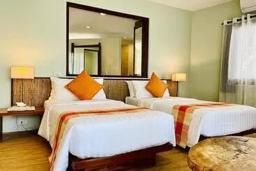 Amun Ini Beach Resort & Spa