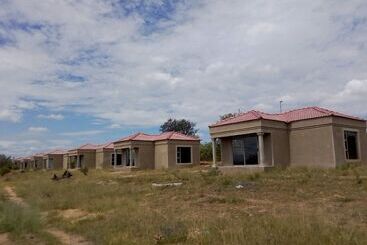 בית מלון כפרי Hlakula Lake Resort