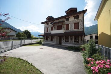 Hostal Albergo Diffuso Valcellina Val Vajont In Cimolais