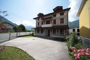 Hostelli Albergo Diffuso Valcellina Val Vajont In Cimolais