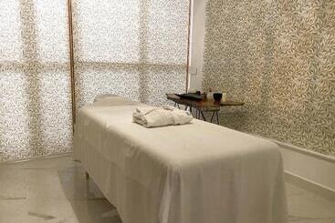 בית מלון כפרי Paradise Hot Springs Thermal Resort