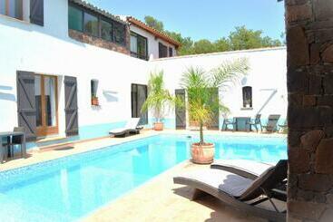 بنسيون Le Patio Bleu