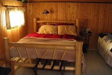 Hotel Fortress Lake Wilderness Retreat