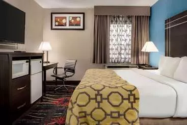 ホテル Baymont By Wyndham Muncie Near Ball State University