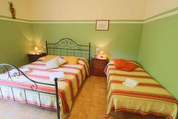 בית מלון כפרי Property With Swimming Pool, Spacious Garden, Private Terrace And Views