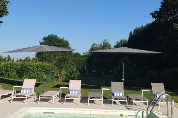 צימר Domaine De Bourgville