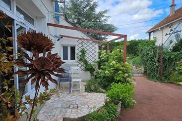 Bed and Breakfast Guest House Près Des Montgolfières