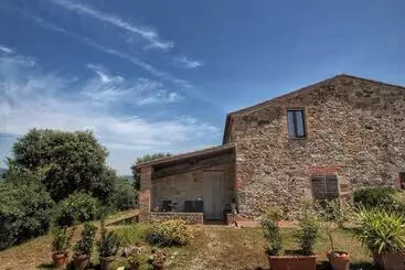 Elegant Cottage In Tuscany With Lake View And Private Garden