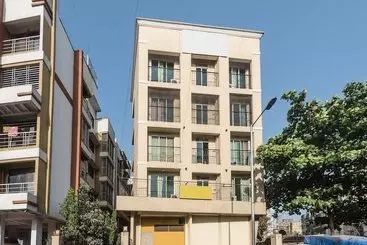 ホテル Oyo 4082 Apartment Vashi