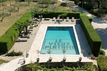 קוטג'' Le Vieux Platane