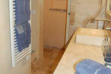 بنسيون Le Jas De Péguier