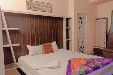 Отель Raj Airport